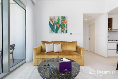 Dream Inn Apartments - Downtown Views - image 5