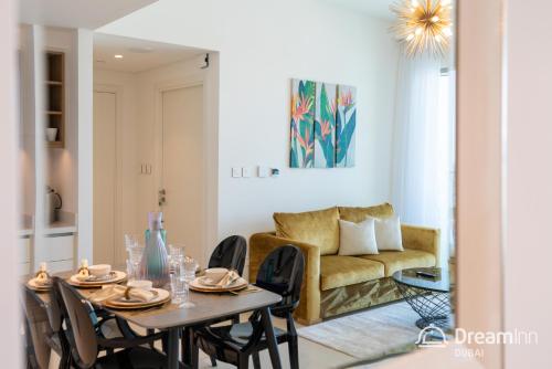 Dream Inn Apartments - Downtown Views - image 9