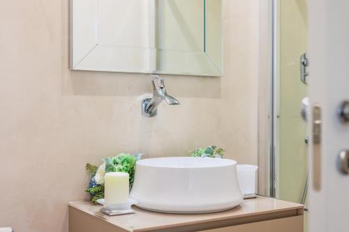 One-Bedroom Apartment image 10