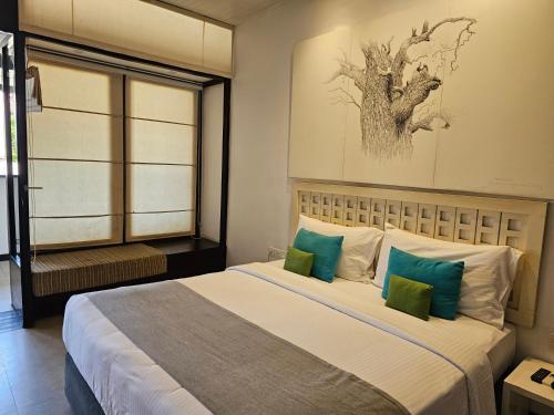 Standard Double Room image 9