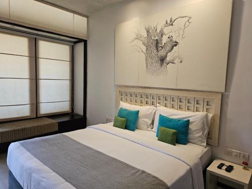 Standard Double Room image 6