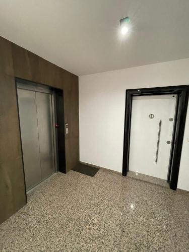 Reina Apartment - near abi qarshia and old town