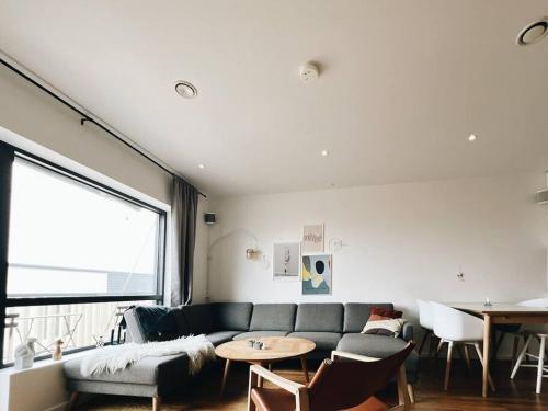 Top-Floor 2-BR APT w/balcony