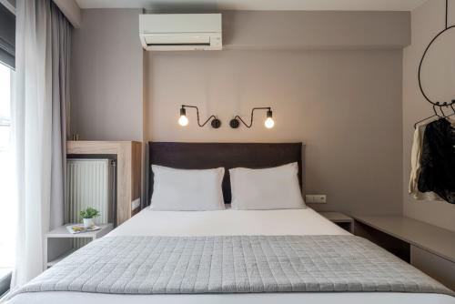 Double Room with Balcony image 7