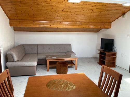 One-Bedroom Apartment image 6