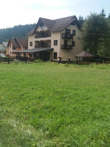 Exterior view of Pensiunea Tora