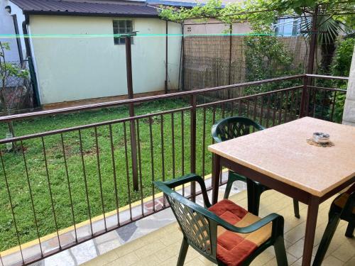 One-Bedroom Apartment image 8