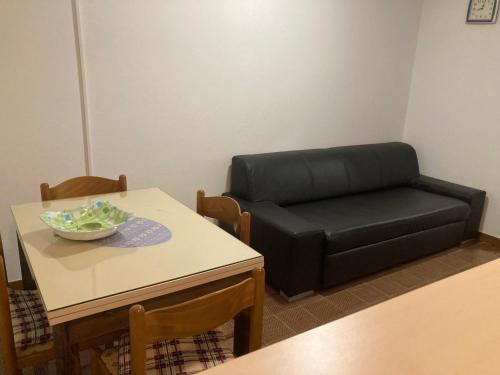 One-Bedroom Apartment image 7