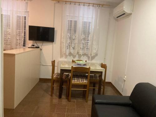 One-Bedroom Apartment image 6