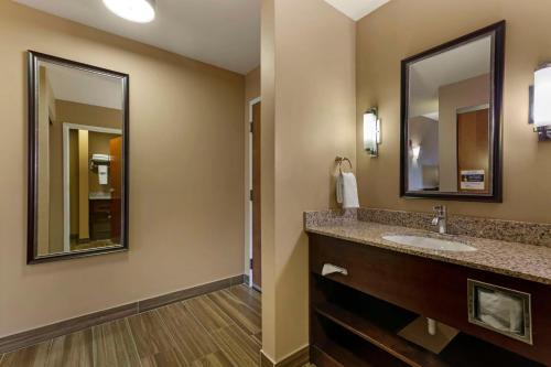 Best Western Plus Miami Executive Airport Hotel and Suites - image 6