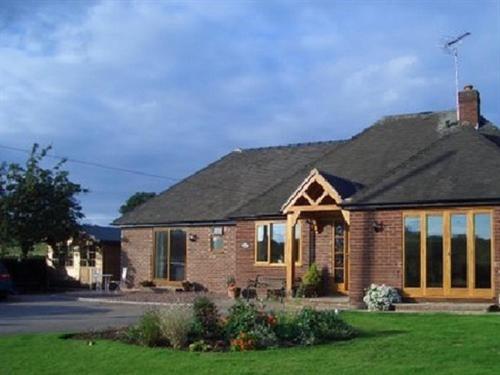 Dove Meadow - Accommodation - Denstone