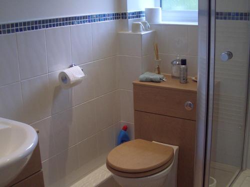 Quixhill - Denstone - Dove Meadow B & B Room Type - Twin Room with Private Bathroom