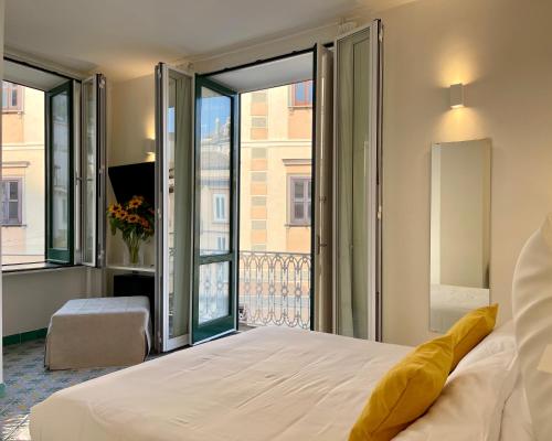 Deluxe Double Room with Balcony and Cathedral View