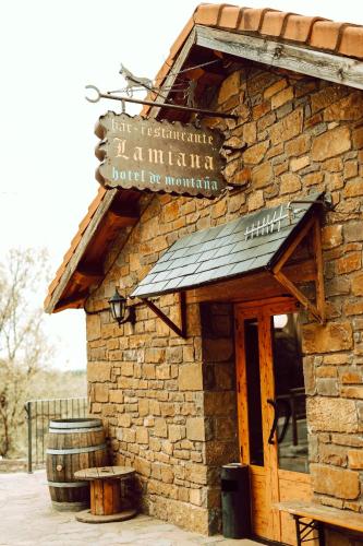 Hotel de Montaña Lamiana (Hotel de Montana Lamiana) in พีรินีโออราโกเนส