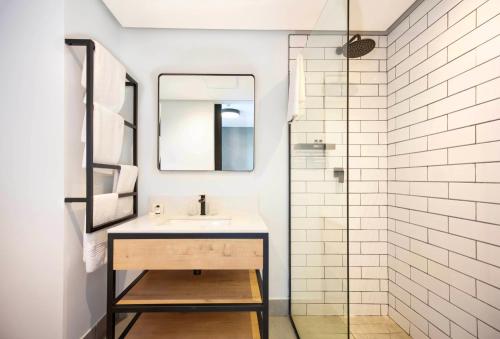 Standard Double Room image 10