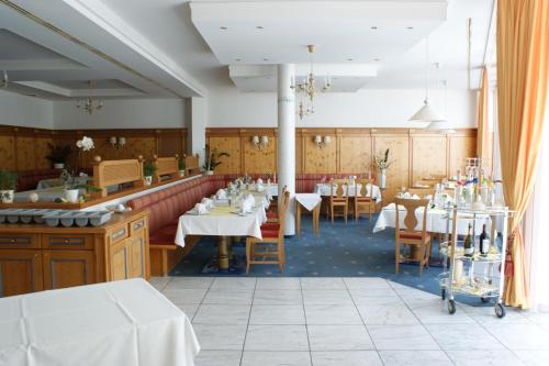 餐廳, 阿爾特米爾塔爾公園酒店 (Parkhotel Altmuhltal) in 根茲海森