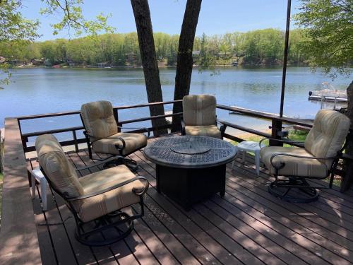 Loon Lake Lakehouse in Irons, USA