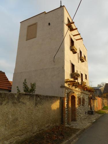 A szálláshely kívülről, V ZAJEČSKEJ VĚŽI (V ZAJECSKEJ VEZI) in Zajeci