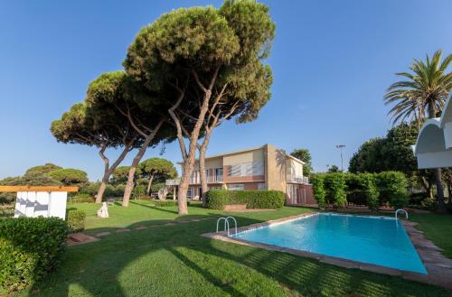 Catalunya Casas Seafront bliss for 16 people 40km to Barcelona!