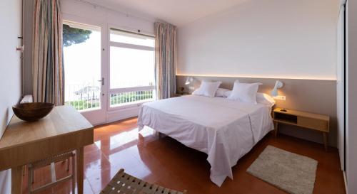 Catalunya Casas Seafront bliss for 16 people 40km to Barcelona!