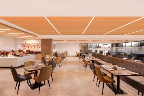 Lemon Tree Hotel Agra in Firozabad