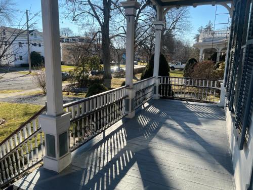 Private Victorian Apartment in convenient City location on 5 acre, Sleeps 5 in Poughkeepsie, USA