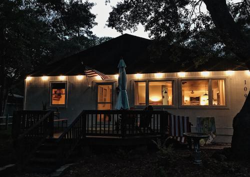 Cottage by the Sea: Pagnotto Shellback House, Остров Оук (фото 7)