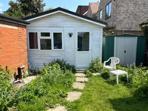 Mini cabin in a quiet area, Londýn (fotografie 2)