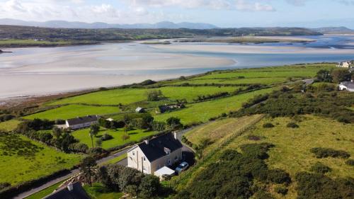 Luxurious 5 bedroomed home with sea view close to beach