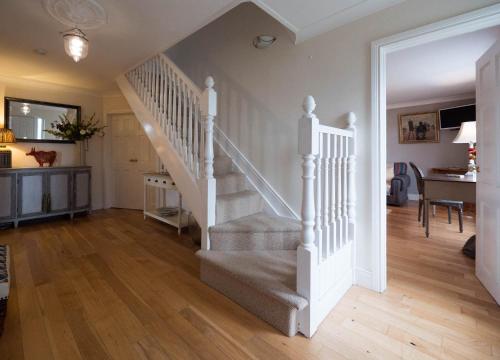 Luxurious 5 bedroomed home with sea view close to beach in Lettermacaward