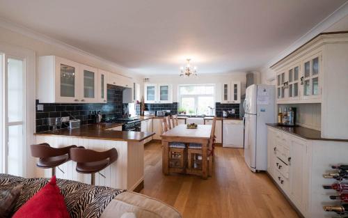 Luxurious 5 bedroomed home with sea view close to beach in Lettermacaward