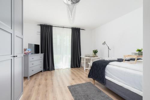 Elegant Pet-Friendly Studio in Krakow by Noclegi Renters, Краков