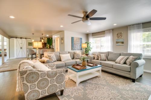 Charming Mountain Home Retreat Walk to Marina! in Mountain Home, USA