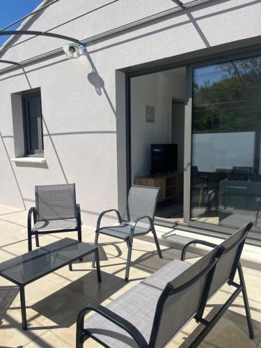 Les jardins de la Gravière à 5 mn de Lourmarin avec piscine privée (Les jardins de la Graviere a 5 mn de Lourmarin avec piscine privee) in Puyvert