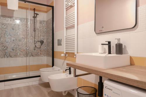 Bathroom, Saragozza Apartments in Reno