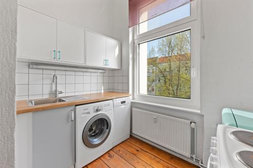 Kitchen, primeflats - Apartment Togo Berlin-Wedding in Wedding