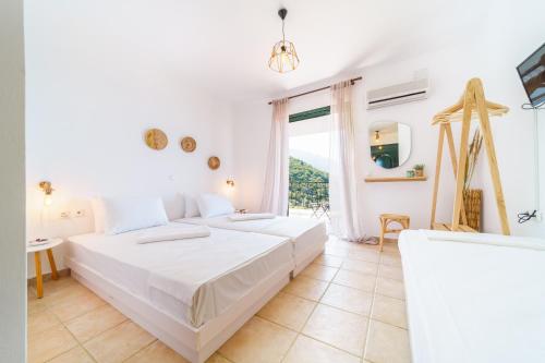 Giannatos Studios- Isabella in Poros