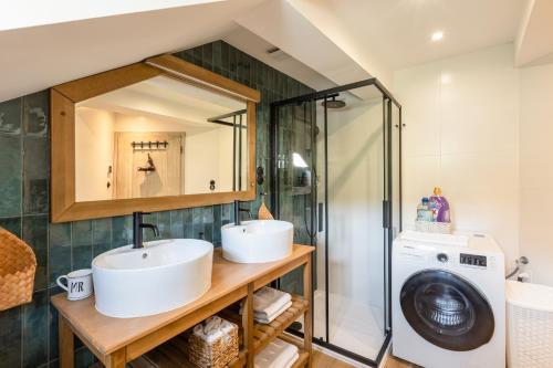 Old Town Boho-Chic Attic with Hanging Chair - image 6