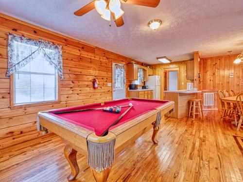 Hawks Point Lodge 5 Bedrooms Sleeps 10 Pool Access Hot Tub Pool Table - image 12