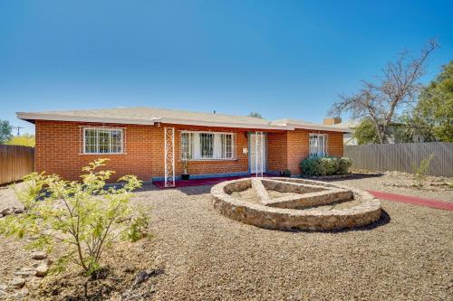 Single-Story Retreat about 1 Mi to Downtown Tucson! near พิพิธภัณฑ์เด็ก ทูซอน