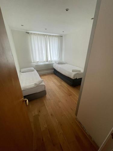 Regent Court, Londyn