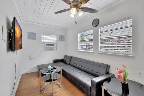 Pineapple district, walk to Atlantic, free parking, pets 342-1 in Delray Beach, USA
