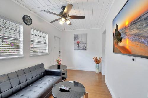 Pineapple district, walk to Atlantic, free parking, pets (342-1)