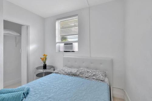 Pineapple district, walk to Atlantic, free parking, pets 342-1 in Delray Beach, USA