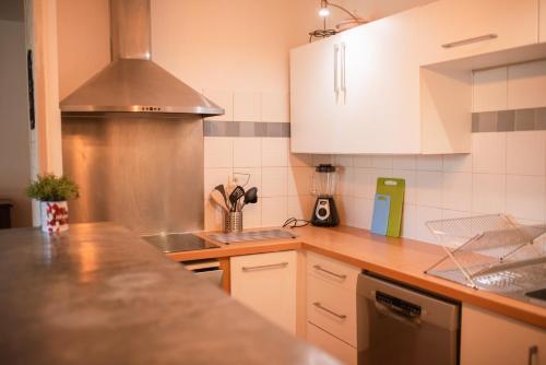 廚房, Duplex familial proche plage et commerces in 卡普布雷通