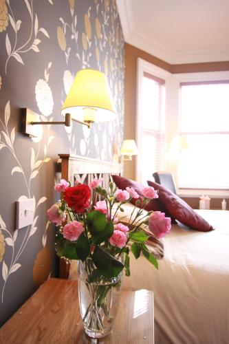 Brentwood Guest House - image 2