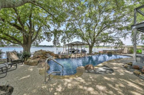 Bluff View Drive in Willis