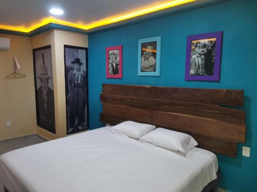 1 king bed, 1 twin bed
