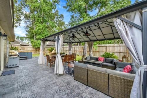 Lake Forest Retreat in Montgomery, USA