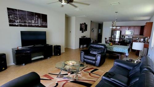 SUNCITY CENTER PIANO HOUSE WITH GORGEOUS SUNSET. in Sun City Center (FL)